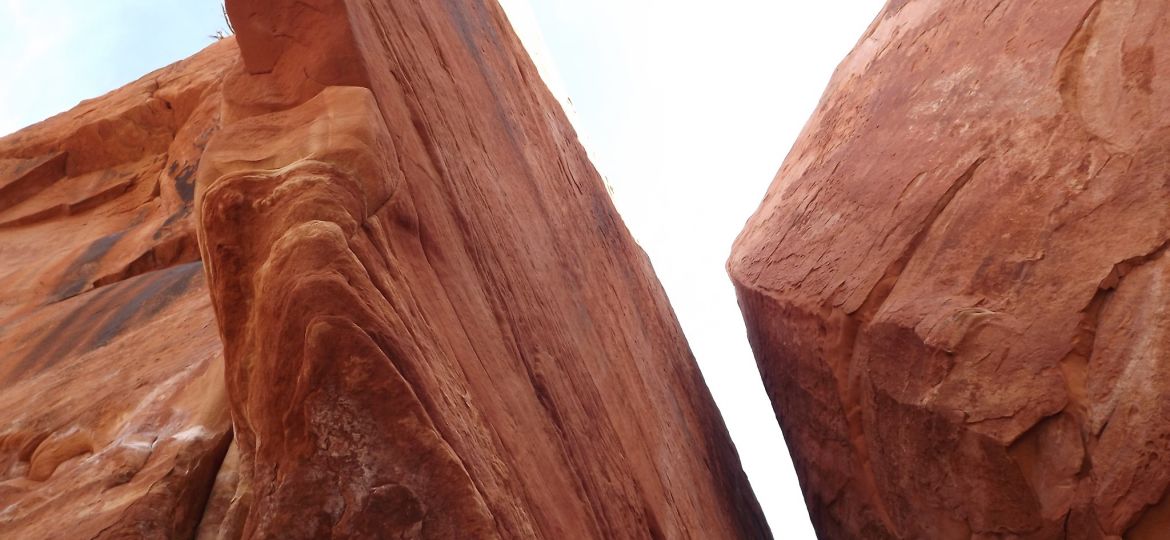 sandstone cracks