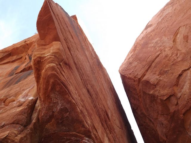 sandstone cracks